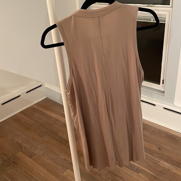 BCBG Max Azria, circa 2010. Slinky blouse with tuxedo shirt style ruffles. - Picture 5 of 5